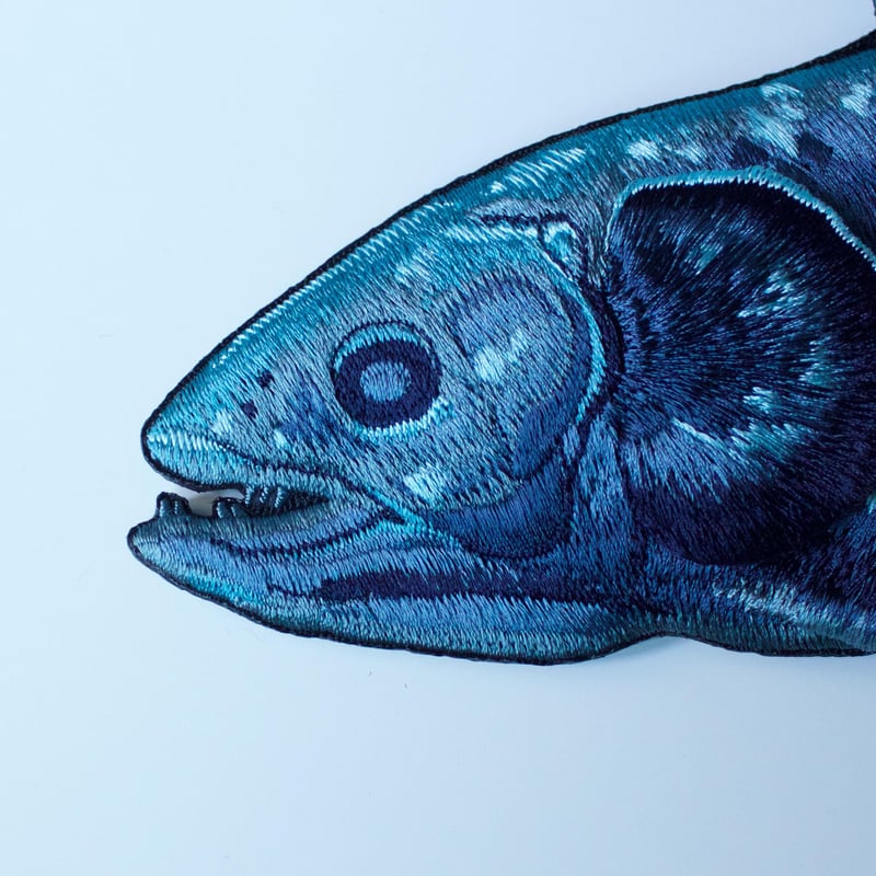 シーラカンスの刺繍アートピース | ami embroidery