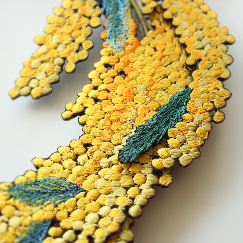 ナチュラルなミモザの刺繍リース | ami embroidery
