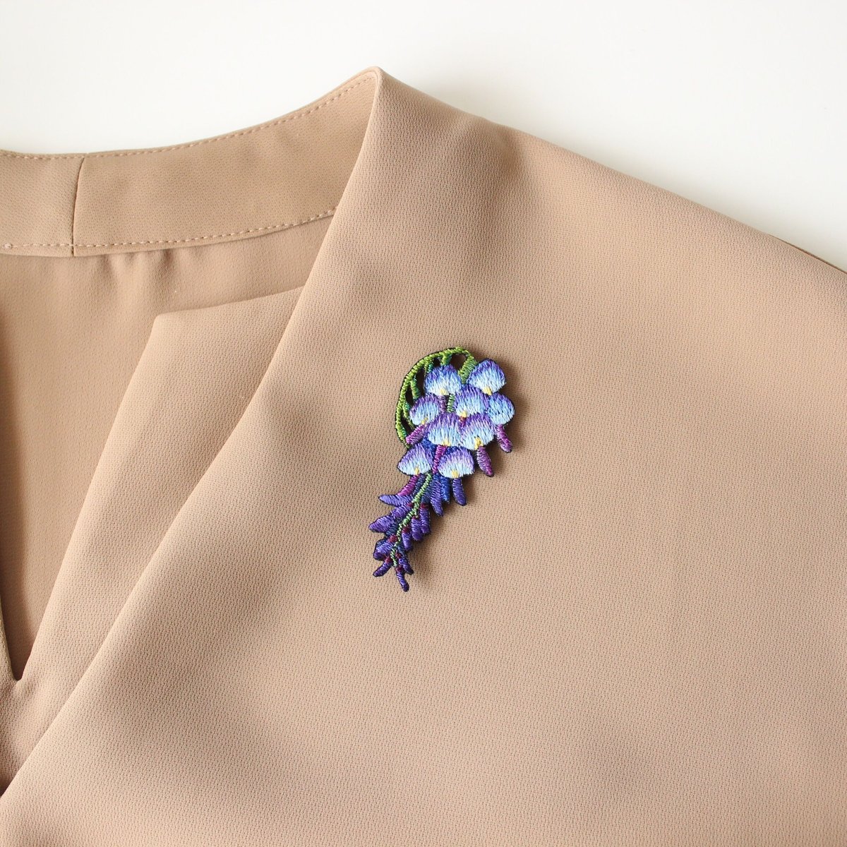 う*ん様 花のブローチ 刺繍糸で編んだ梅の花ブローチ【読みもの 梅の花10選掲載