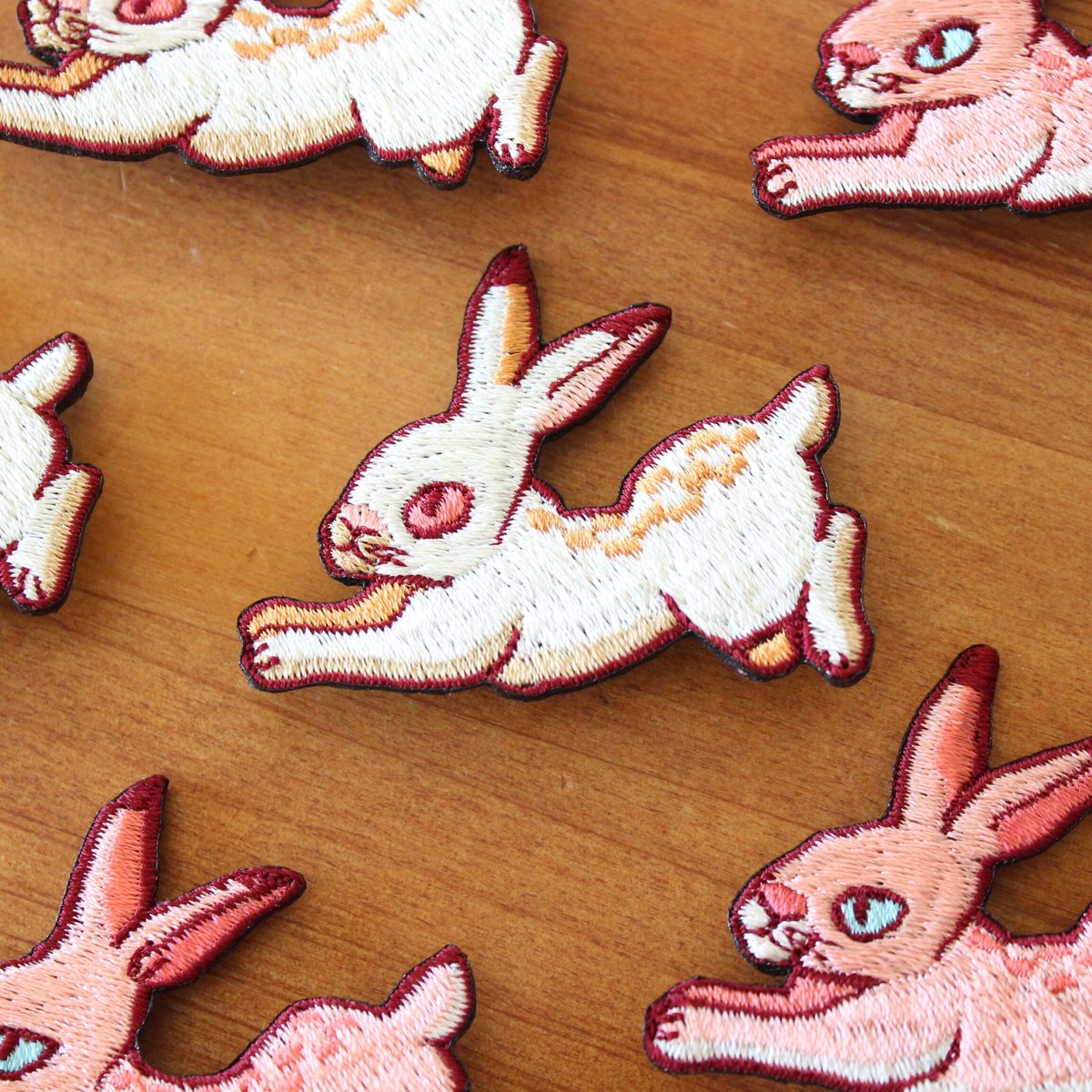 美品　familiar 赤いウサギとクマの刺繍 美品 familiar 赤いウサギとクマの刺繍
