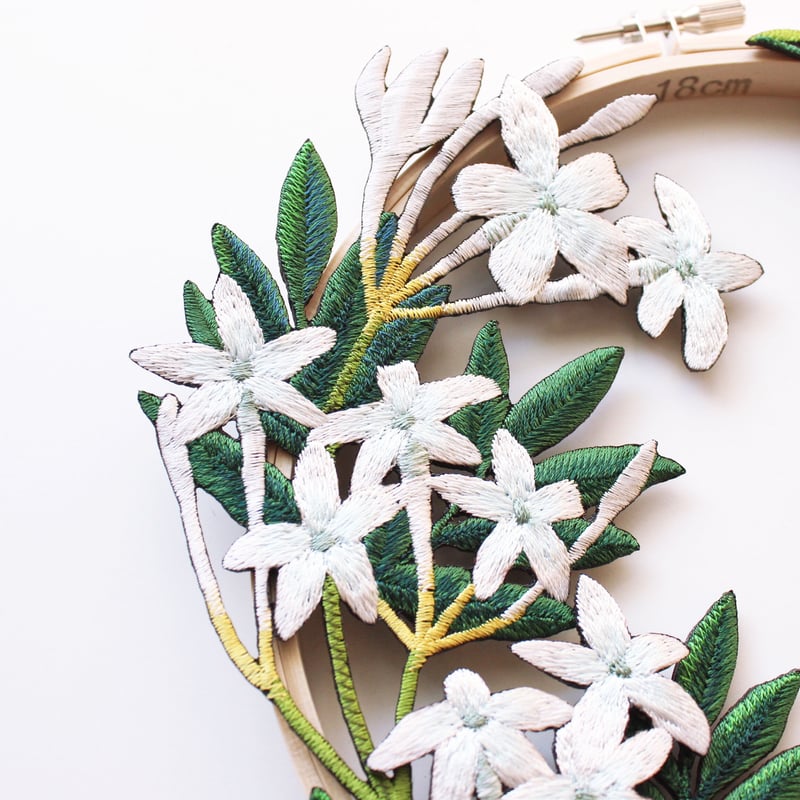 ジャスミンの刺繍リース | ami embroidery