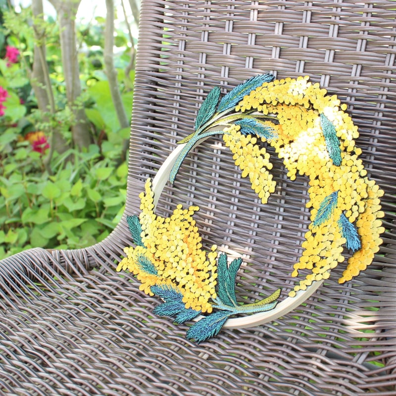 ◇ミモザリース◇ナチュラル◇ミモザ ナチュラルなミモザの刺繍リース | ami embroidery