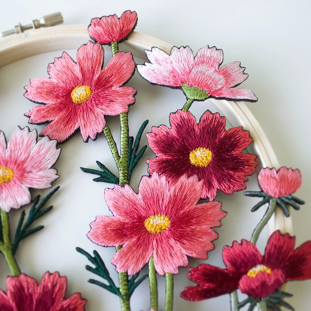 ノスタルジックなコスモスの刺繍リース | ami embroidery