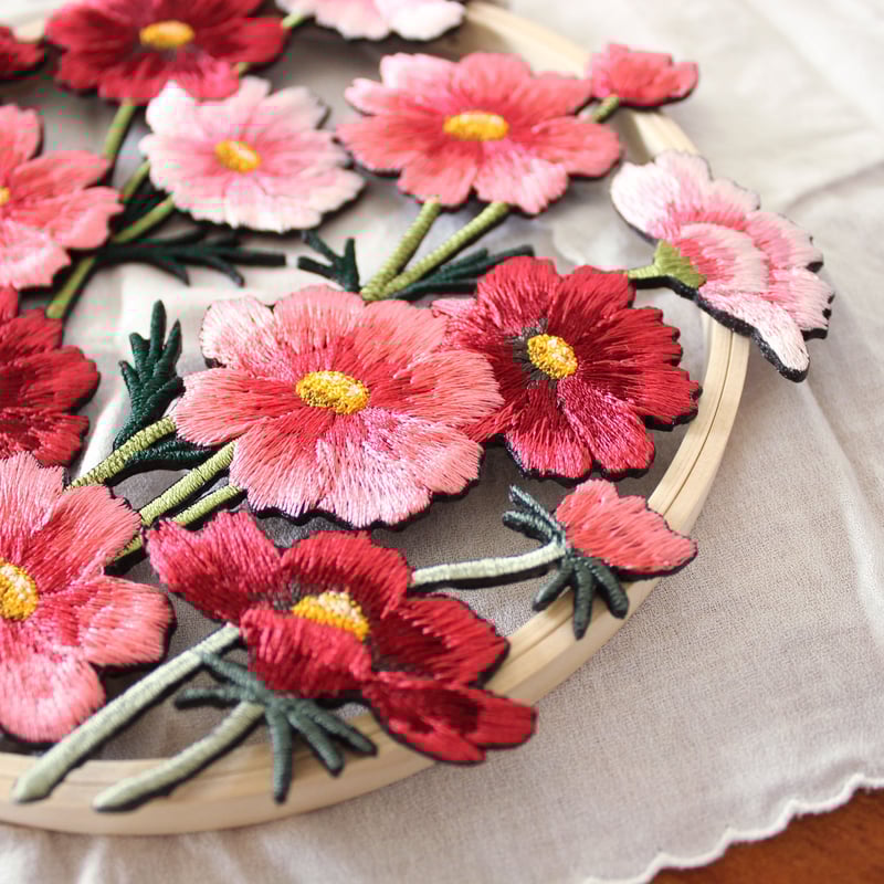 ノスタルジックなコスモスの刺繍リース | ami embroidery