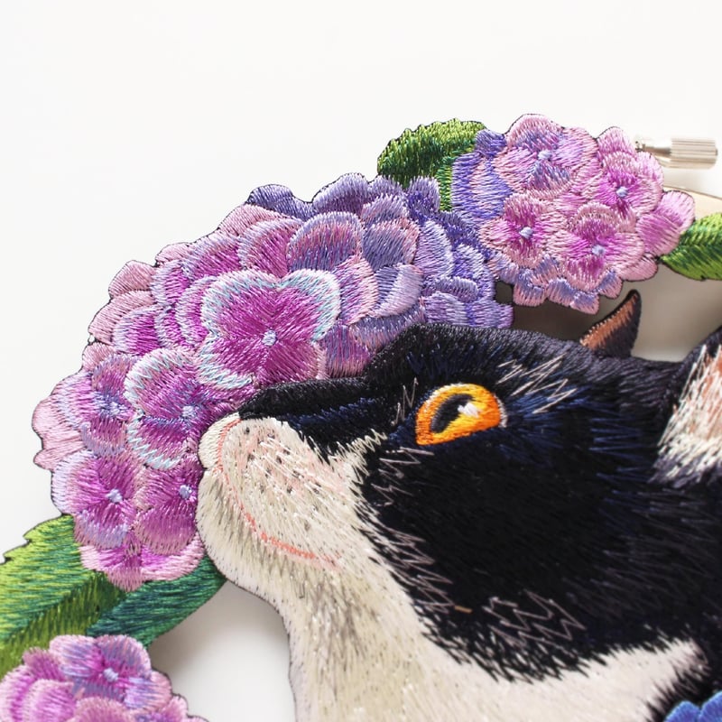 紫陽花と猫の刺繍リース | ami embroidery