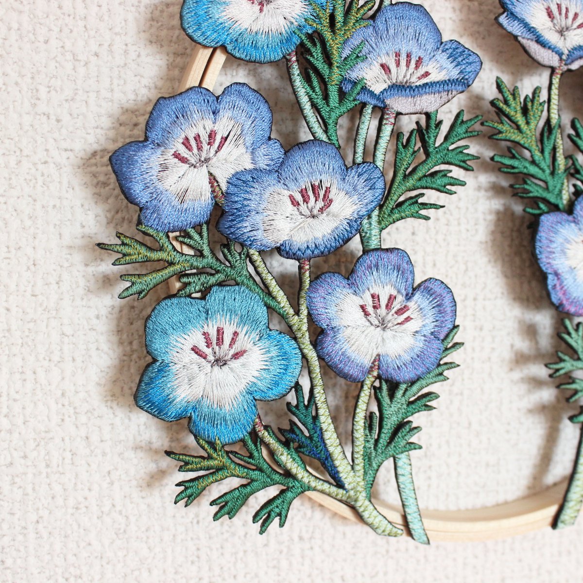 爽やかなネモフィラの刺繍リース | ami embroidery
