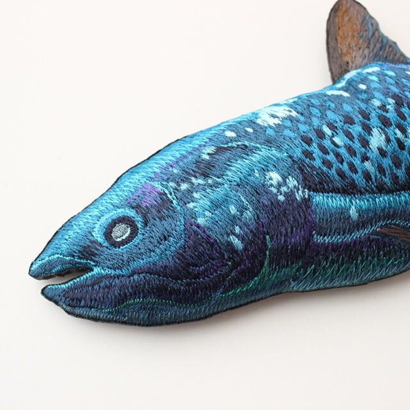 刺繍のアートピース シーラカンス | ami embroidery