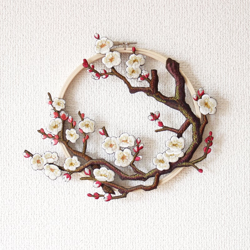 上品な寒梅の刺繍リース | ami embroidery