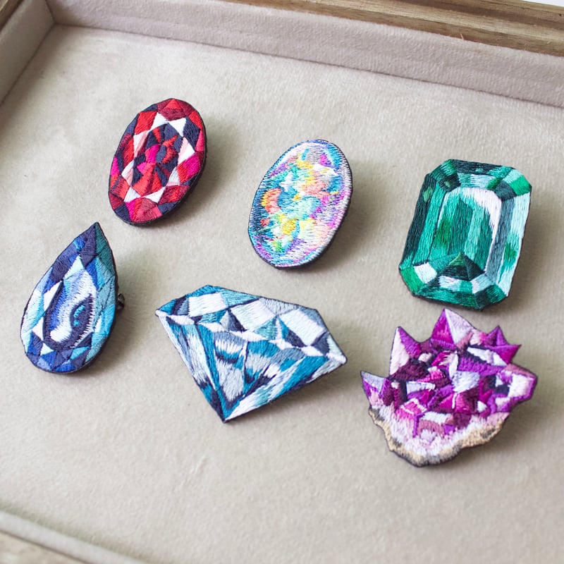 宝石の刺繍ブローチ | ami embroidery