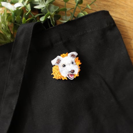 思い出を形に。愛犬の刺繍ブローチ