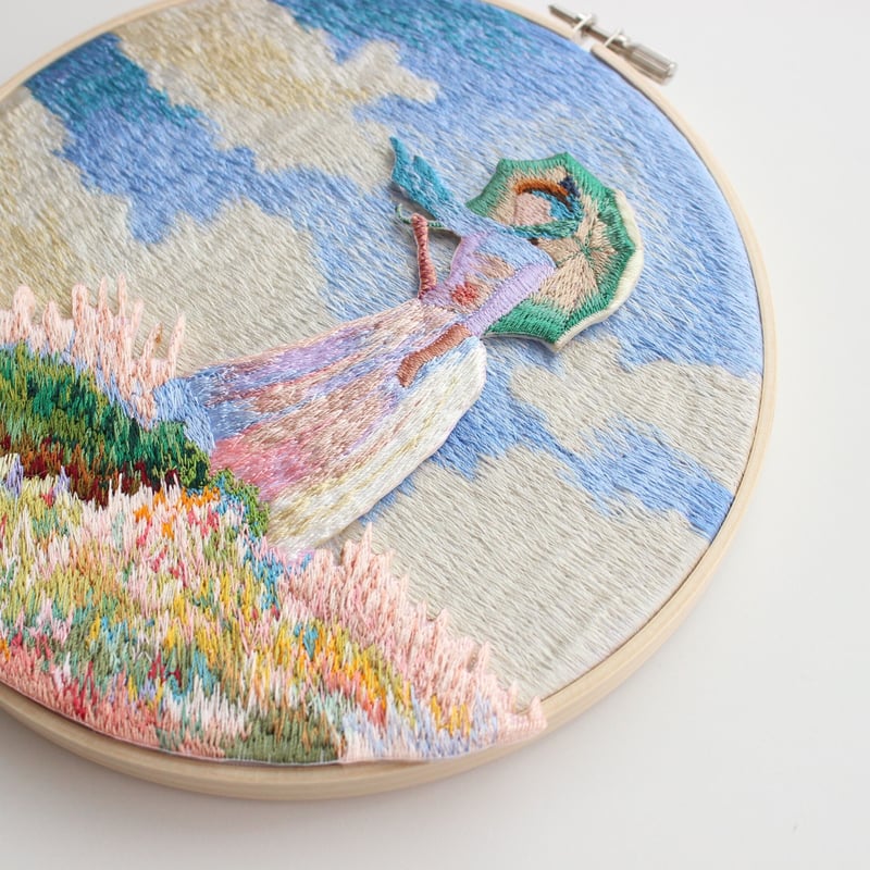 日傘を持つ女の壁掛け刺繍 | ami embroidery