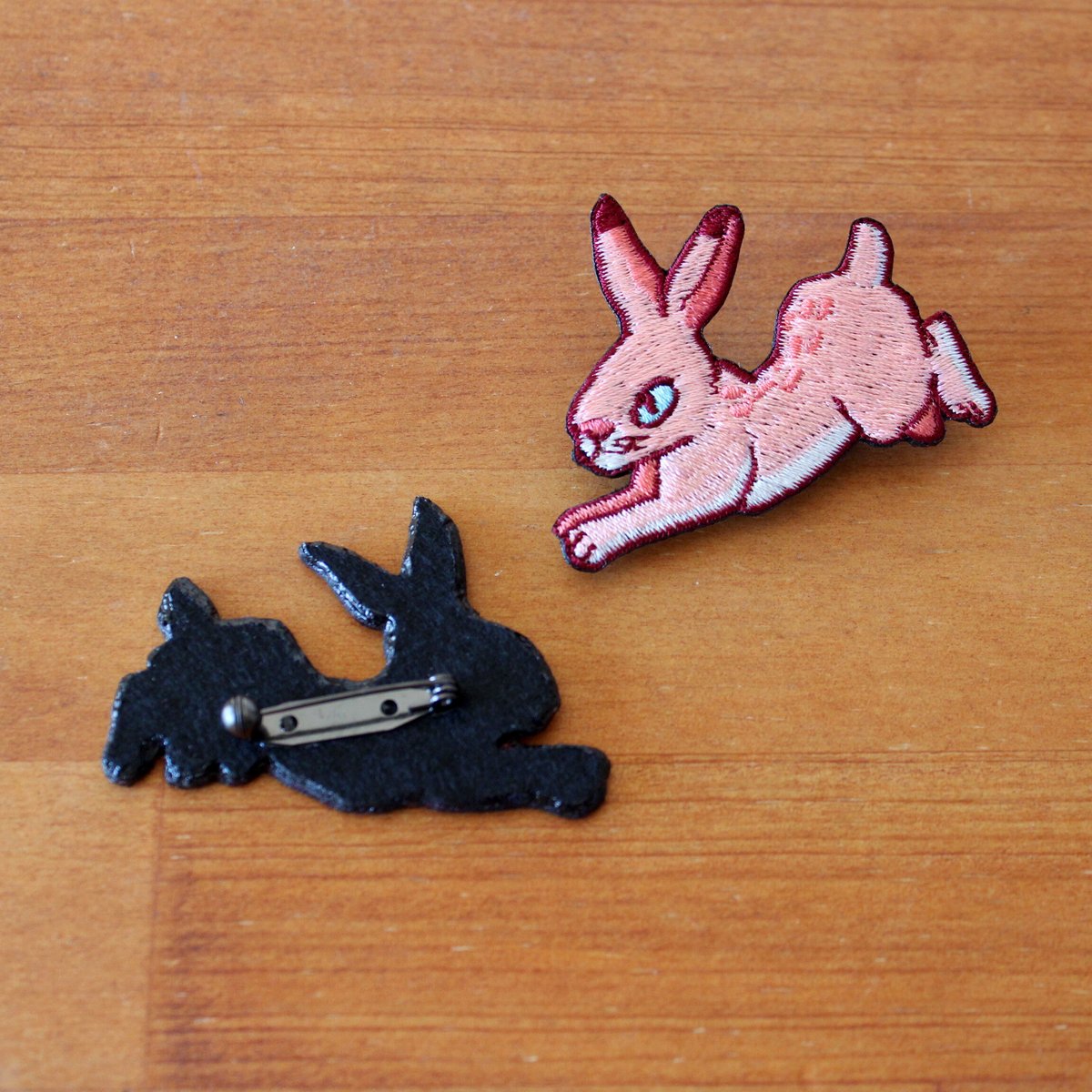 美品　familiar 赤いウサギとクマの刺繍 ✨新品未開封✨ファミリア familiar☆くまとふうせん 刺繍