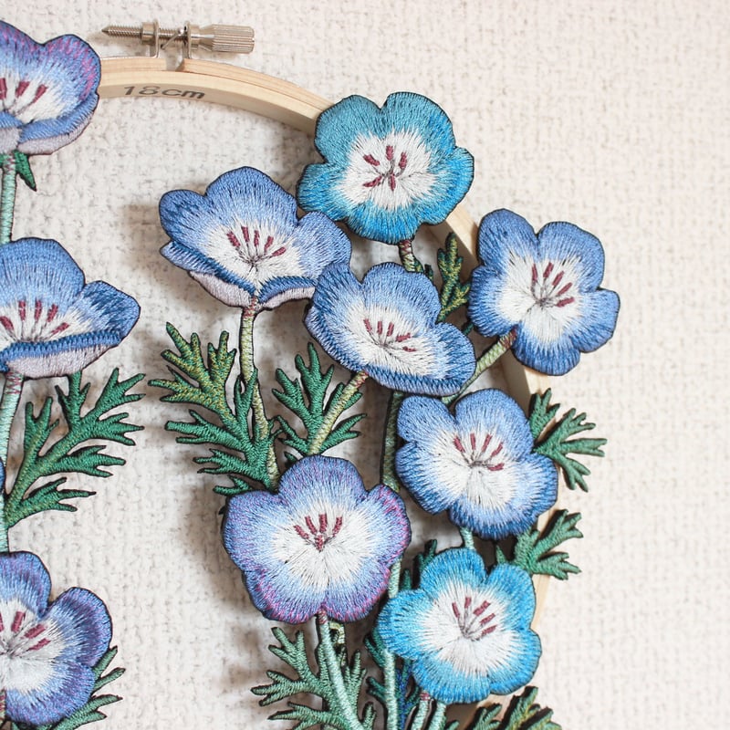 爽やかなネモフィラの刺繍リース | ami embroidery