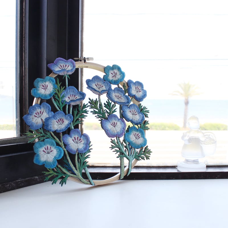 爽やかなネモフィラの刺繍リース | ami embroidery
