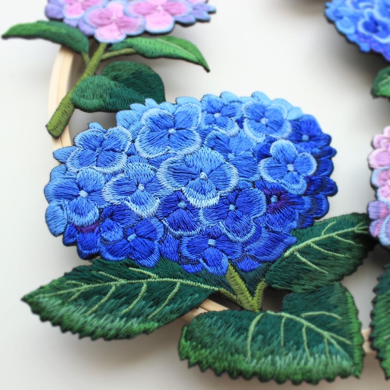 ＊こりどらす＊布リース　刺繍リボン　紫陽花リース こりどらす様専用＊布リース 刺繍リボン 紫陽花リース - メルカリ