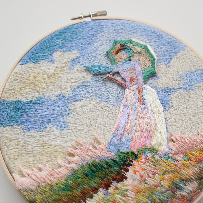 日傘を持つ女の壁掛け刺繍 | ami embroidery