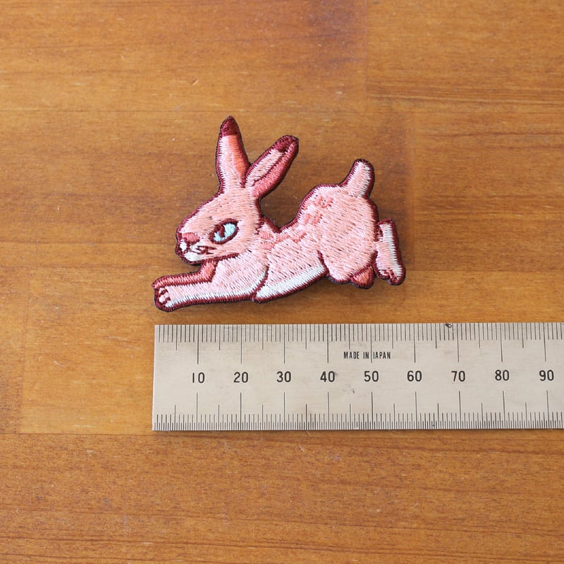 美品　familiar 赤いウサギとクマの刺繍 美品 familiar 赤いウサギとクマの刺繍