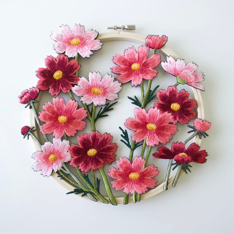 ノスタルジックなコスモスの刺繍リース | ami embroidery