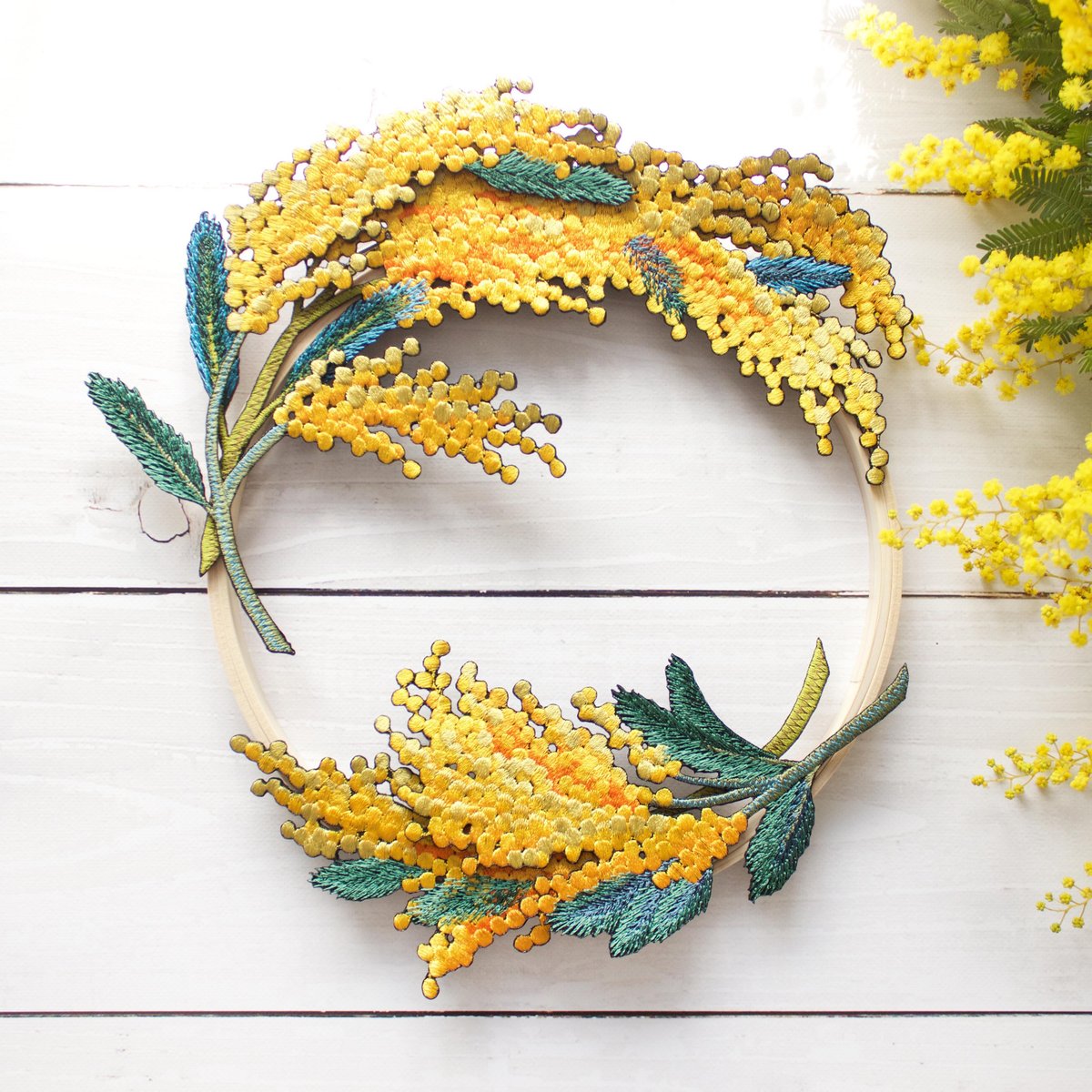 ◇ミモザリース◇ナチュラル◇ミモザ ナチュラルなミモザの刺繍リース | ami embroidery