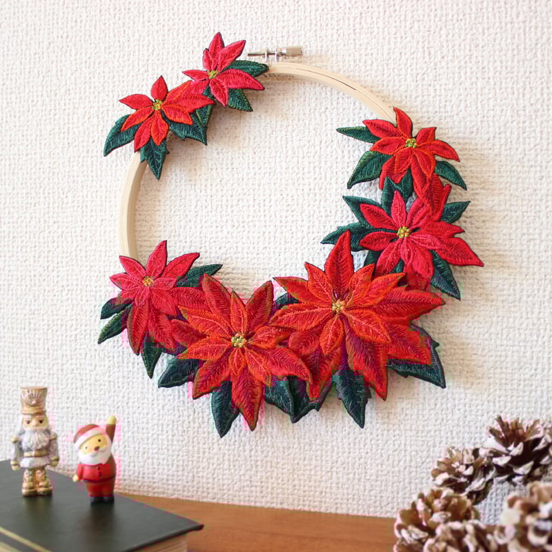 聖夜を飾るポインセチアの刺繍リース | ami embroidery