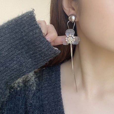 【BLEU FUMÉ】GB42SP（ピアス）／GB42SE（クリップイヤリング）