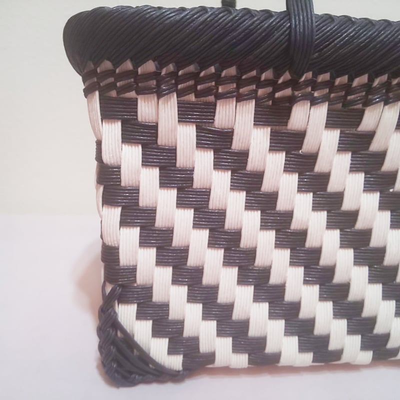 網代編みバッグS(white&black) | SHOP-hotaru35 網代編みバッグS(white&black) | SHOP-hotaru35