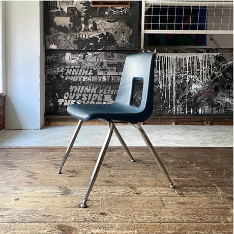 USED STEEL LEG STACKING CHAIR