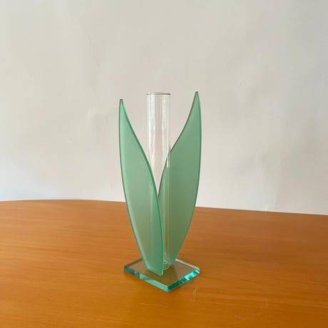 USED GLASS LEAVES FLOWER VASE
