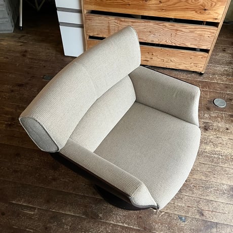 JAPAN USED “FUJI FURNITURE / TAPIO” WALNUT FRAME LOUNGE ARM CHAIR