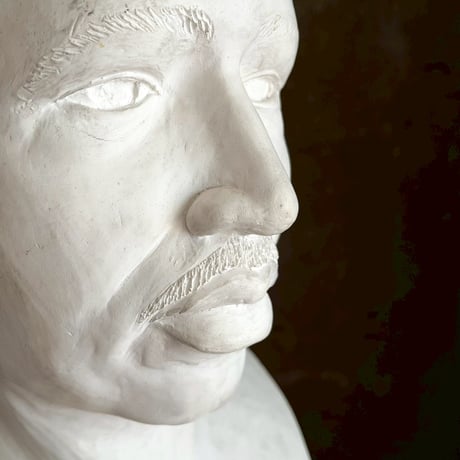 USED CERAMIC MAN OF A STATUE