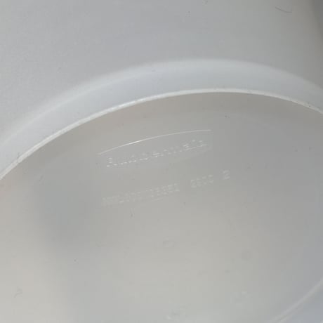 NEW "RUBBERMAID" PLASTIC TRASH CAN