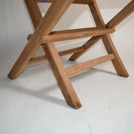 USED WOODEN FOLDING CHAIR