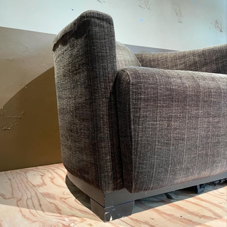 USED WOODEN LEG FABRIC ARM CHAIR