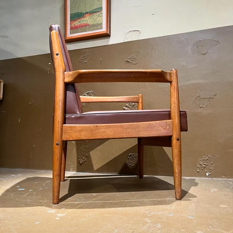 JAPAN VINTAGE 70S WOODEN FRAME LEATHER ARM CHAIR