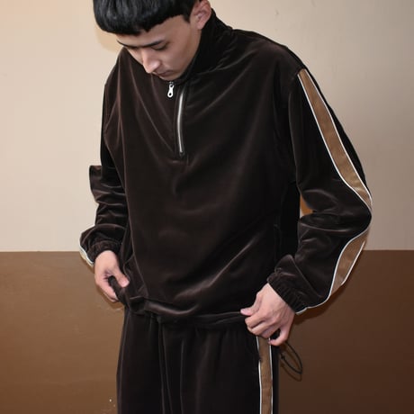 COMFORTABLE REASON " Velvet Op Neck