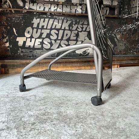 USED STEEL FRAME CARRY STAND MIRROR