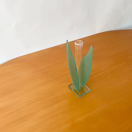 USED GLASS LEAVES FLOWER VASE