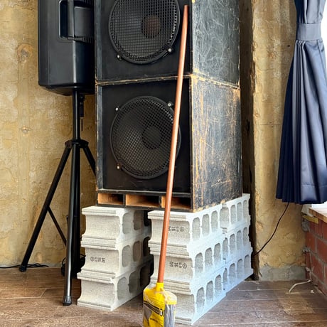 NEW "RUBBERMAID / HEAVY-DUTY ANGLE BROOM"