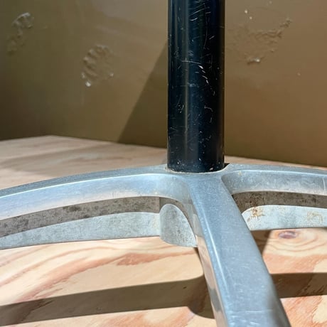 USED METAL LEG WOODEN TOP BOARD TABLE