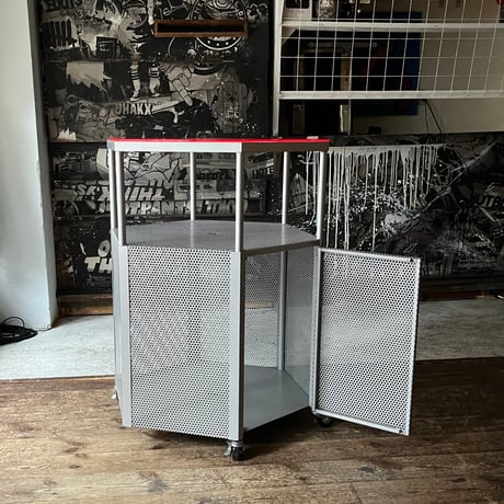 USED ACRYL TOP BOARD PUNCHING METAL CARRY STAND
