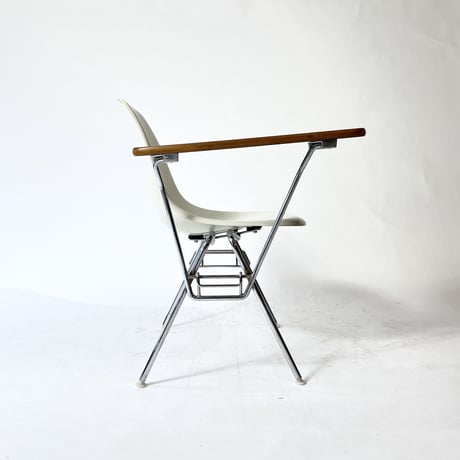 USED 90'S "HERMAN MILLER / EAMES" STACKING SIDE SHELL DESK CHAIR