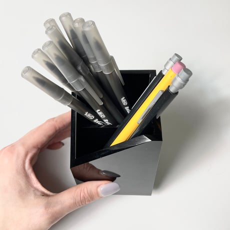 USED ACRYLIC PEN STAND