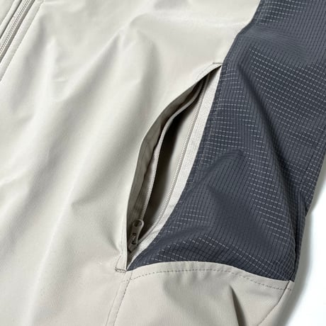 COMFORTABLE REASON "Stand Zip Stretch Jacket"