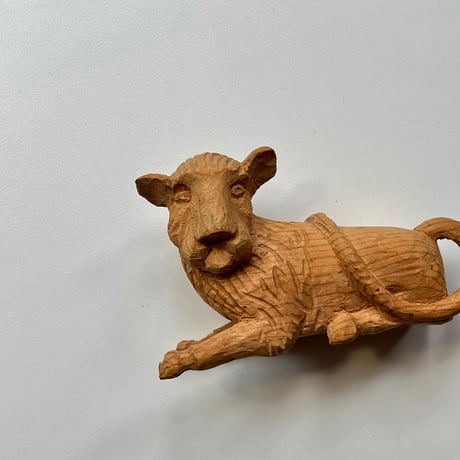 USED WOODEN CARVING LION