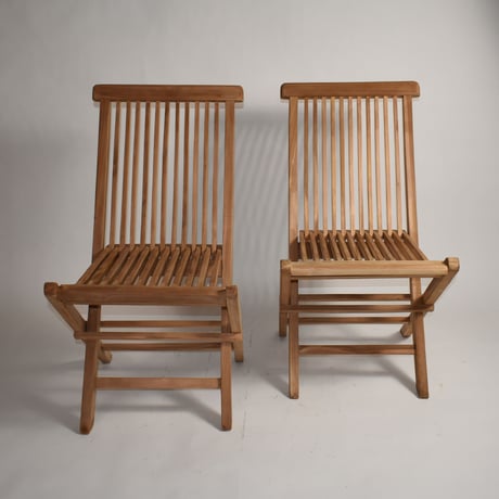 USED WOODEN FOLDING CHAIR