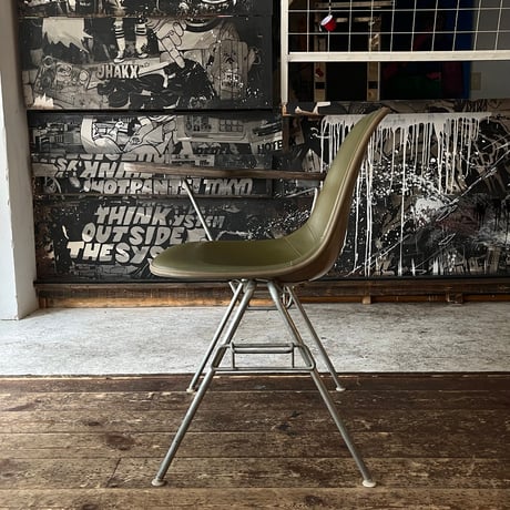 VINTAGE 50’S-60’S “HERMAN MILLER” STEEL FRAME NAUGAHYDE LEATHER WOODEN TABLE CHAIR