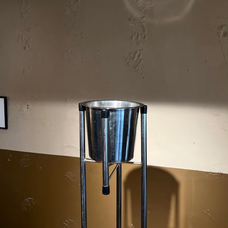 USED STAINLESS STAND FLOWER POT