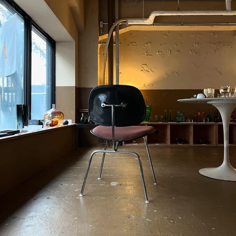 VINTAGE 70-80'S "HARMAN MILLER / EAMS" DCM TWO PEACE PLASTIC CHAIR