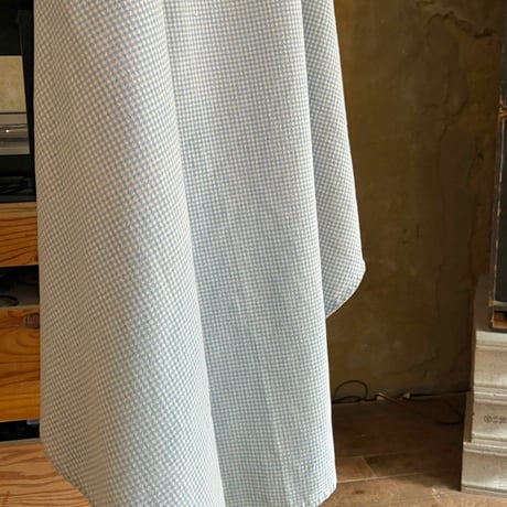 USED ROUND TABLE CLOTH