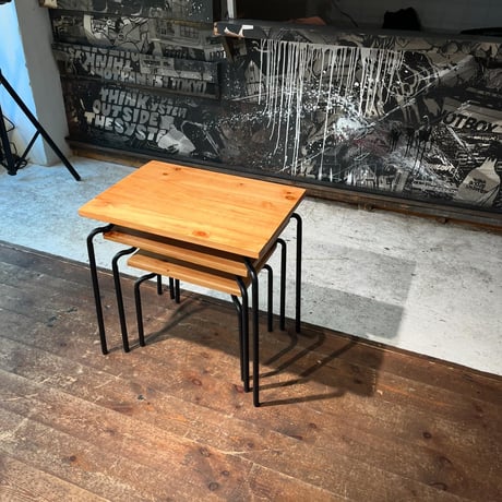 USED METAL LEG WOODEN TOP BOARD NESTING TABLE